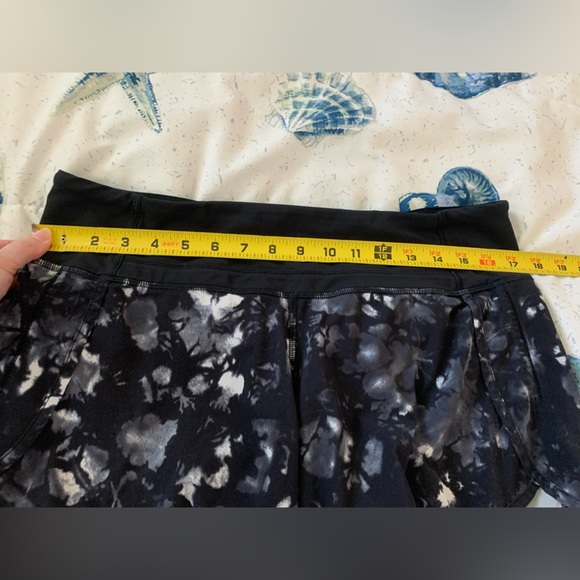 Lululemon Athletica Run Times Athletic Shorts size 8 - Picture 5 of 8